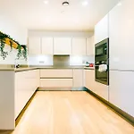 Peaceful Apartment In East End